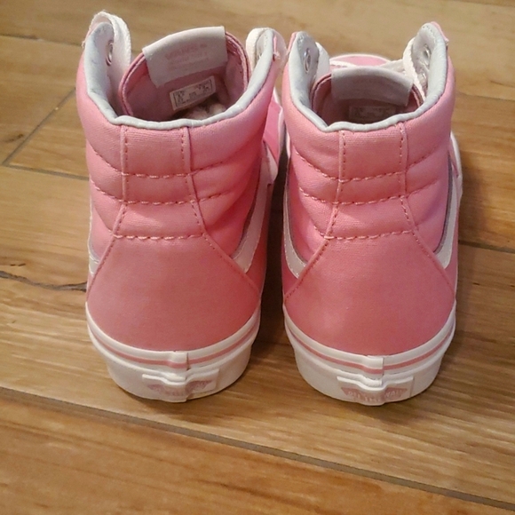 Hardly worn siz e 7 high top Vans!! Great condition! - Picture 3 of 5